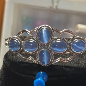 Paparazzi # 899 blue and silver bracelet